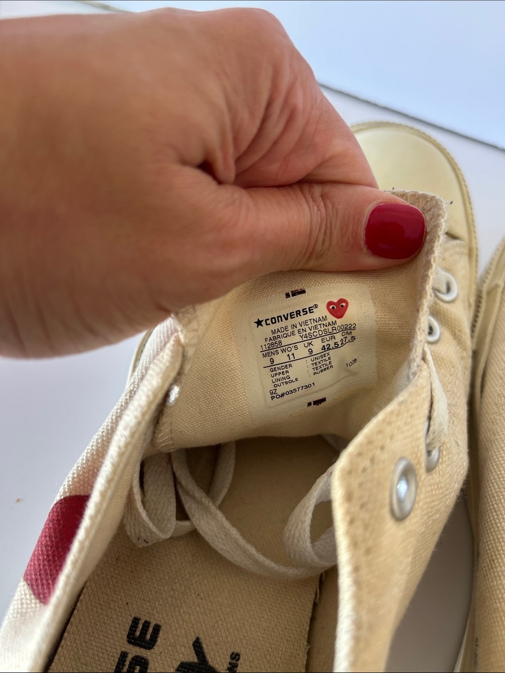 PLAY Comme des Garçons Converse Cream Canvas Sneakers with Red Heart Detail - Picture 4 of 7